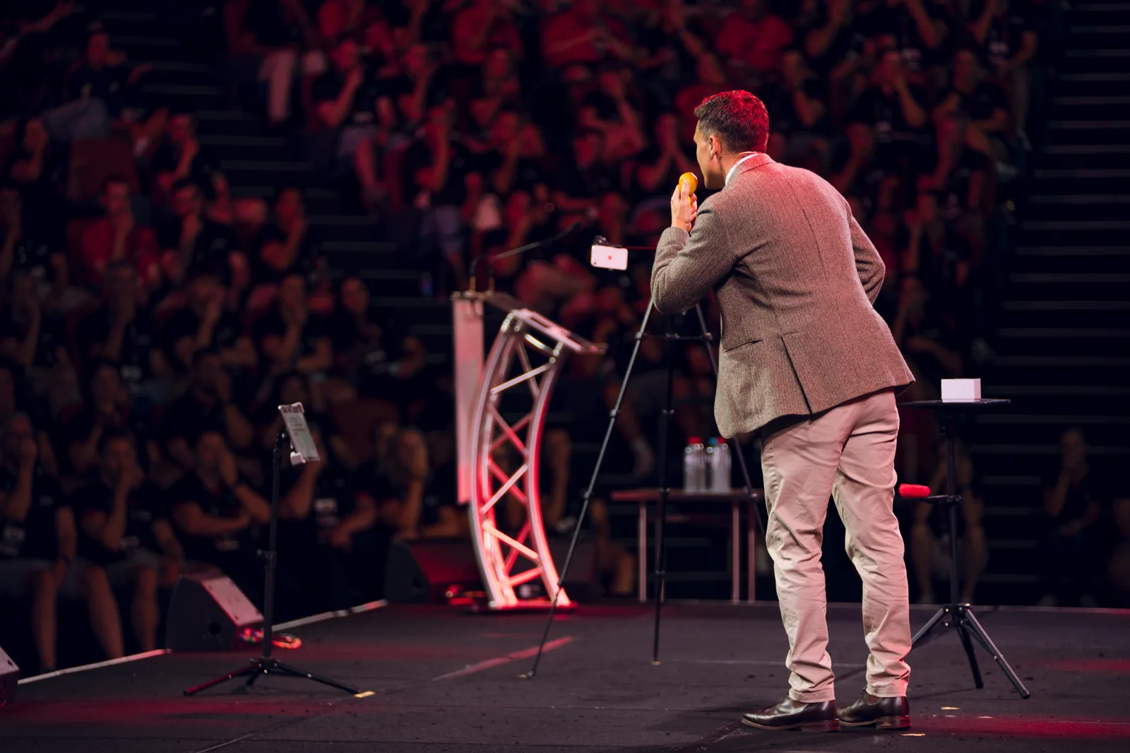 Melbourne keynote speaker Andy Nunn making an idea visible for a corporate audience