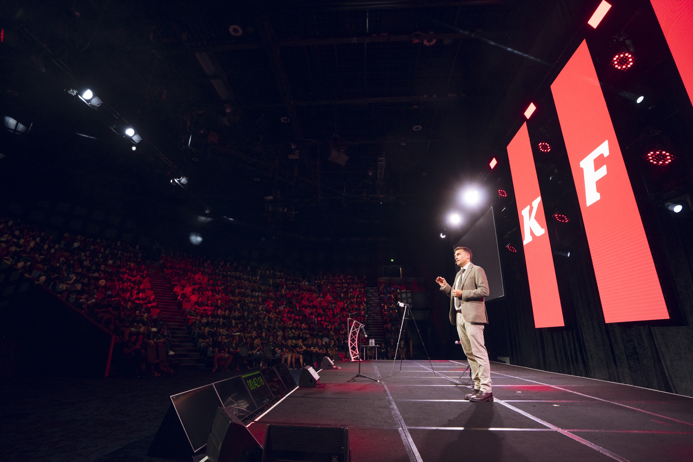 Andy Nunn performing live mentalism for a corporate audience in Melbourne