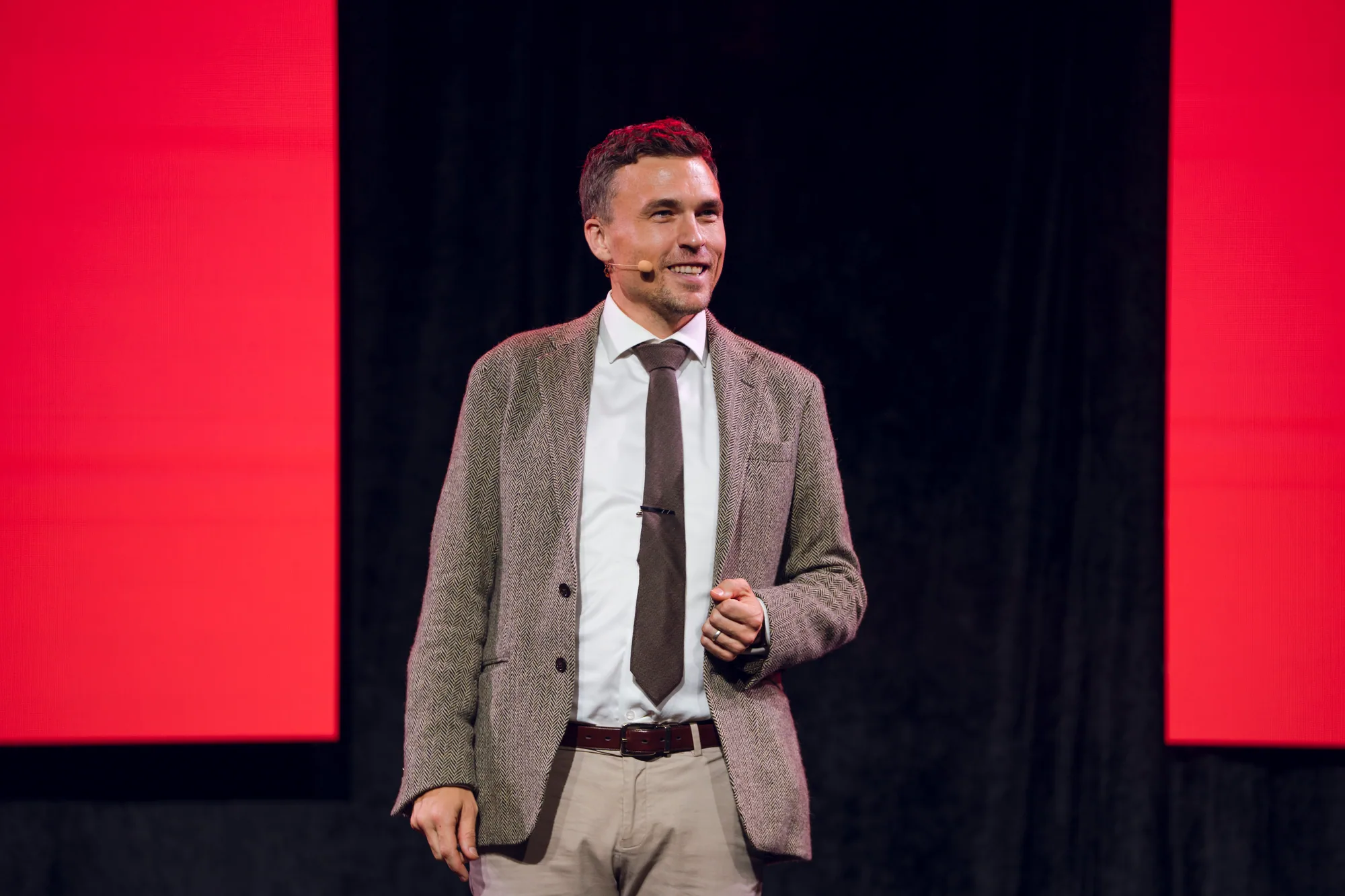 Andy Nunn speaking at a corporate leadership event