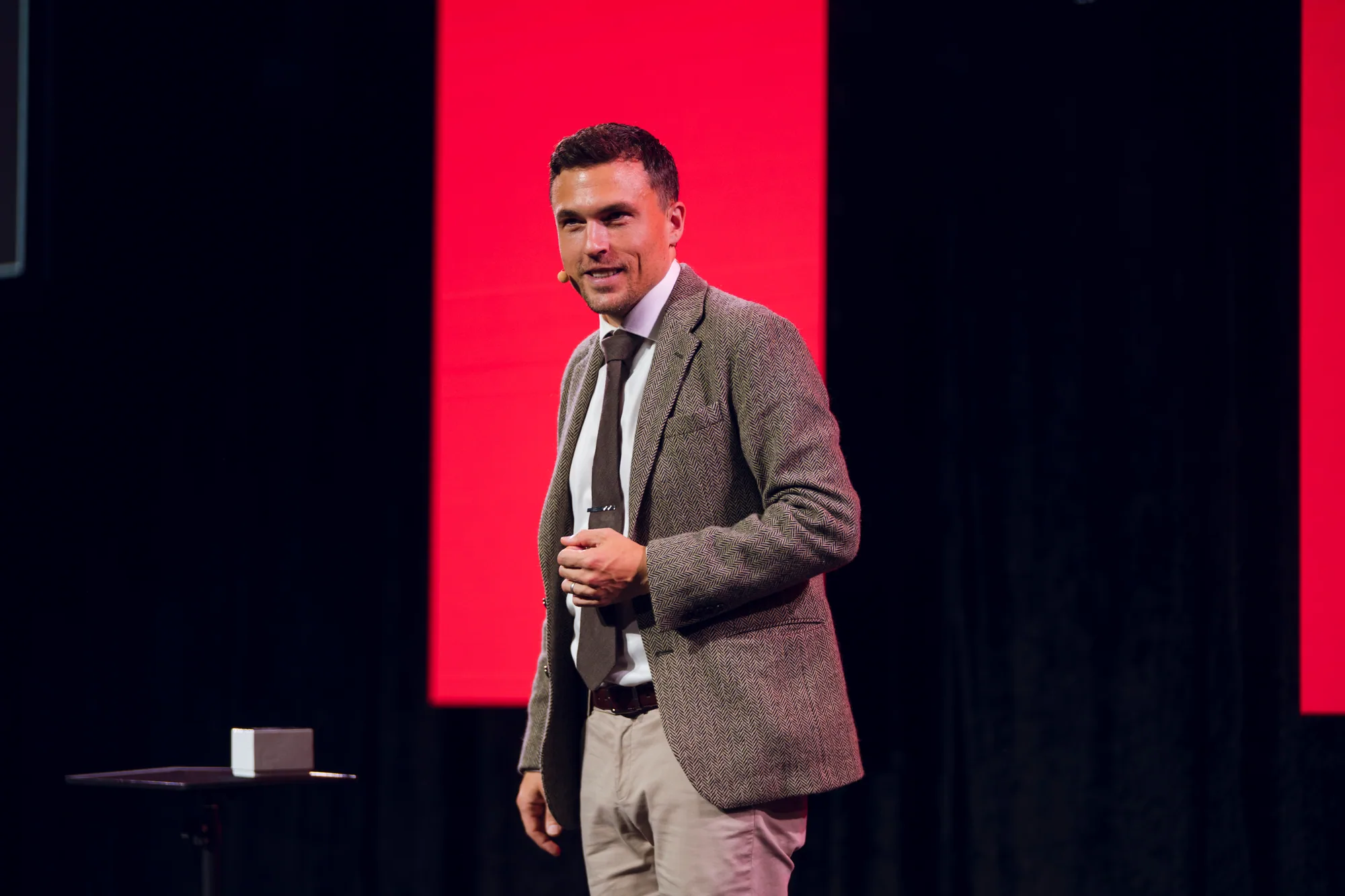 Andy Nunn delivering a corporate motivational keynote